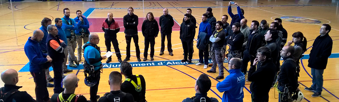Curso de Trabajos Verticales de Reciclaje y Validación de Nivel Curso de Trabajos Verticales de Reciclaje y Validación de Nivel