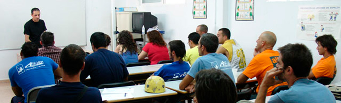 Curso de Trabajos en Altura en Espacios Confinados Curso de Trabajos en Altura en Espacios Confinados